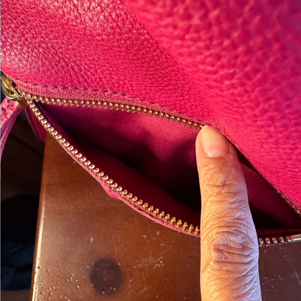 Vibrant Fossil magenta Leather crossbody and top handle bag. Med, adjustable - Picture 10 of 16